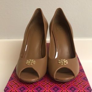 Tory Burch Peep Toe Wedge, Tan Size 6